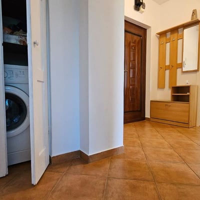 Alquiler de amplios apartamentos de 2 habitaciones, 55 m², en el distrito de Tomis Nord, Constanța, Rumanía